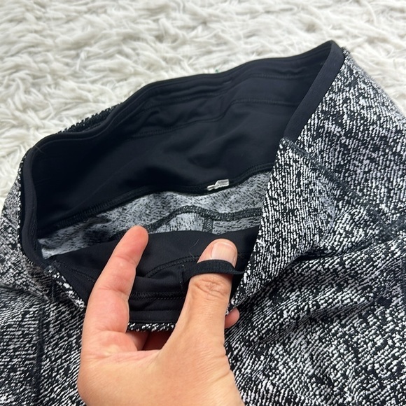 Lululemon Run On Crop (21") Power Luxtreme Irregular Denim Twill Black White - Picture 4 of 7